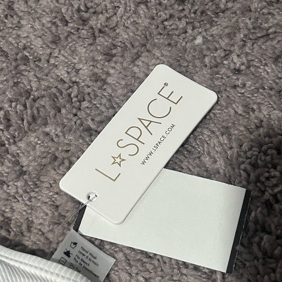 L SPACE Helena top. New with tags! Size medium - Picture 6 of 8